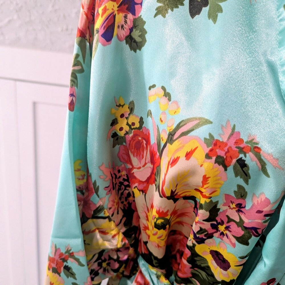 Silky Robe - Picture 3 of 4